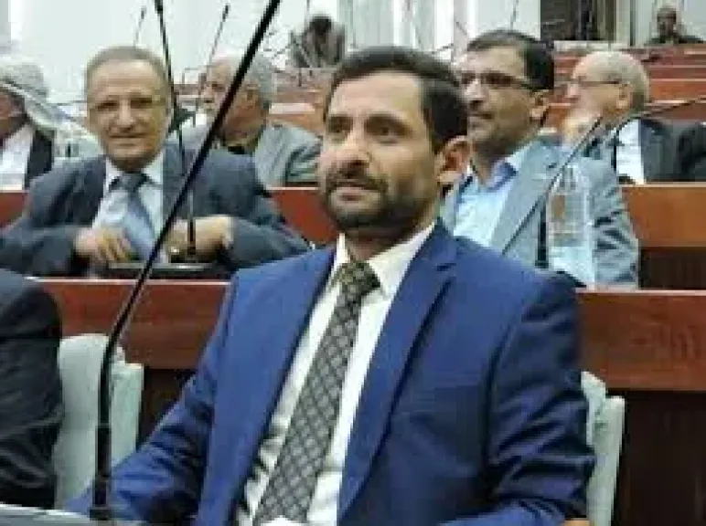 ”هل بدأ الانشقاق داخل الحوثي؟ برلماني يشُنّ هجومًا نادرًا على القيادة”